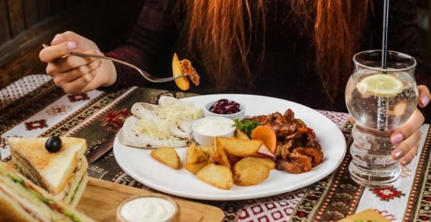 Classic Comfort Food Pairings at Neighborhood Restaurants: What Makes Them Irresistible?